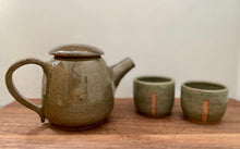 Load image into Gallery viewer, Teapot and five teacups
